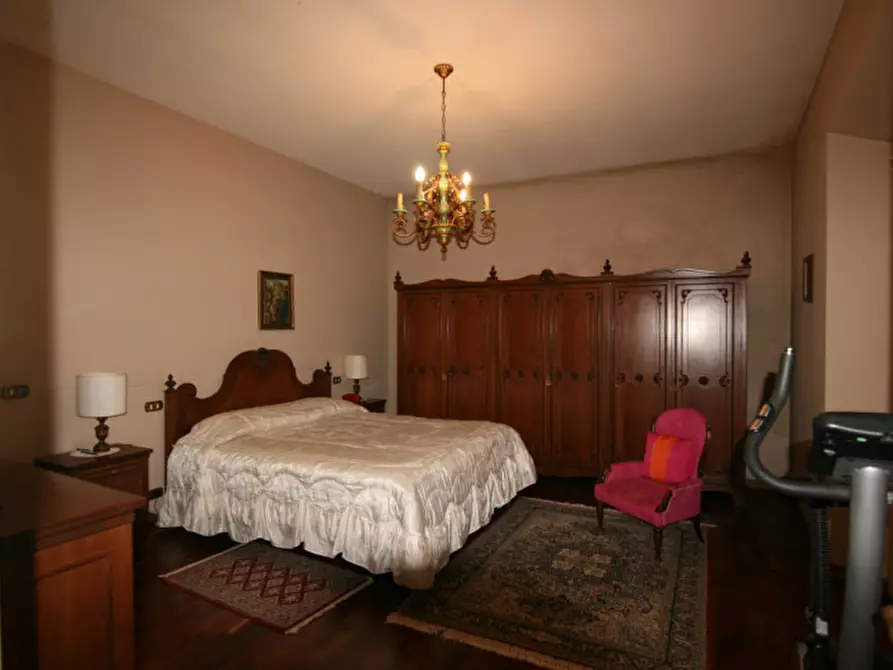 Immagine 10 di Villa in vendita  a Lucignano