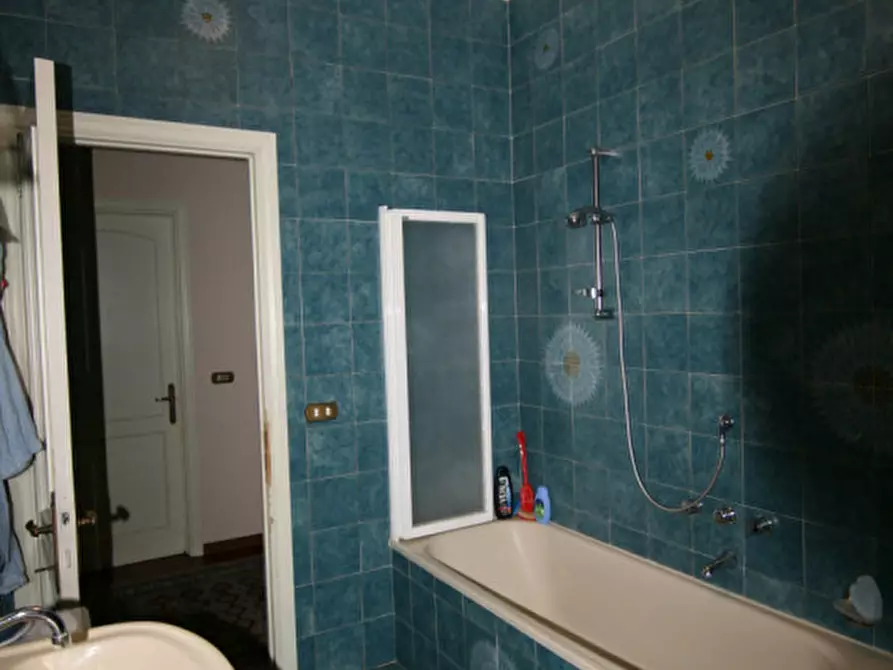 Immagine 13 di Villa in vendita  a Lucignano
