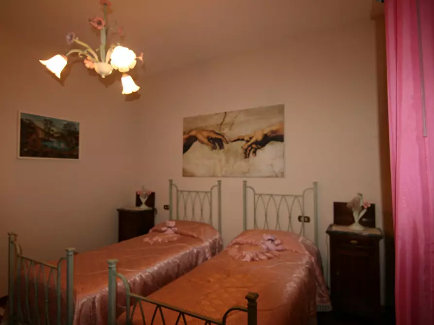 Immagine 15 di Villa in vendita  a Lucignano