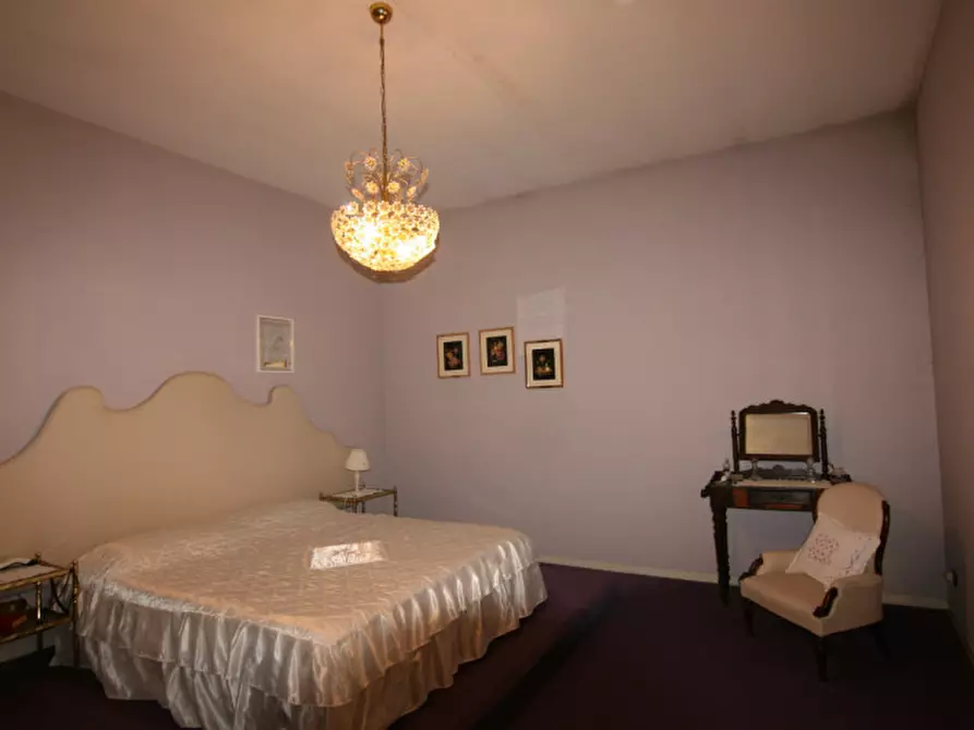 Immagine 17 di Villa in vendita  a Lucignano