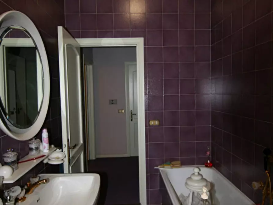 Immagine 18 di Villa in vendita  a Lucignano