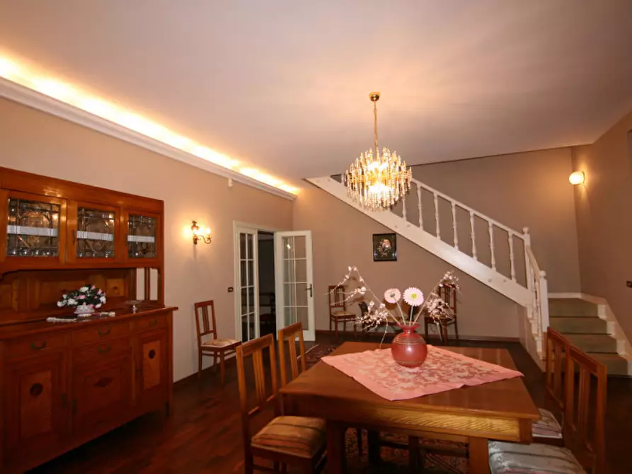 Immagine 21 di Villa in vendita  a Lucignano