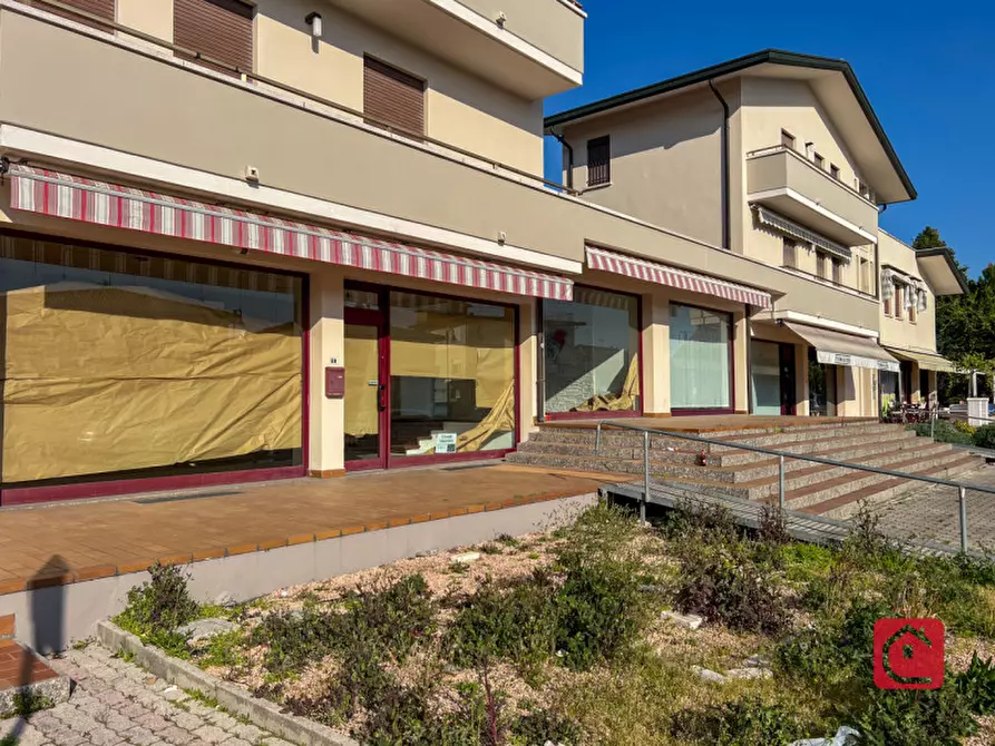 Immagine 1 di Negozio in affitto  in Via Romea 65/N a Legnaro