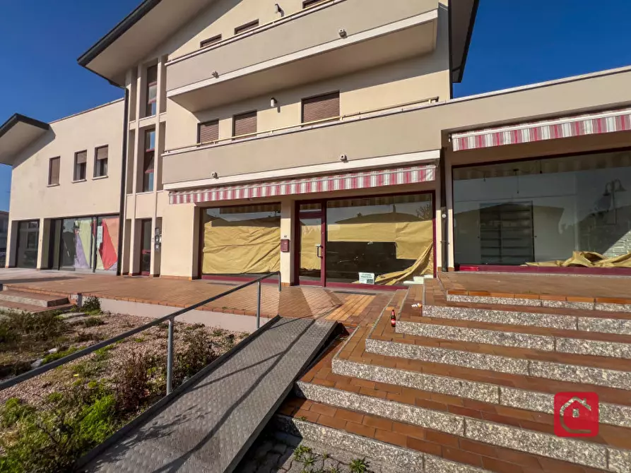 Immagine 4 di Negozio in affitto  in Via Romea 65/N a Legnaro