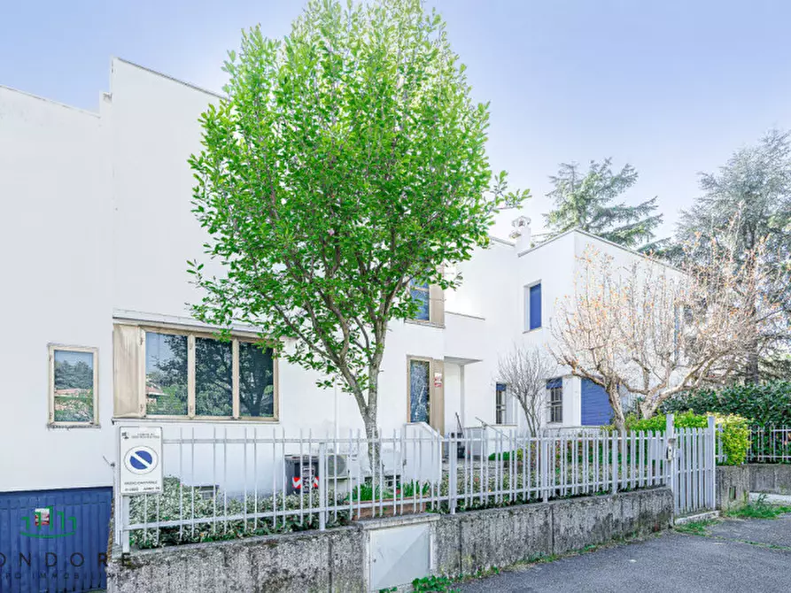 Immagine 1 di Casa trifamiliare in vendita  in via Giambologna a Casalecchio Di Reno