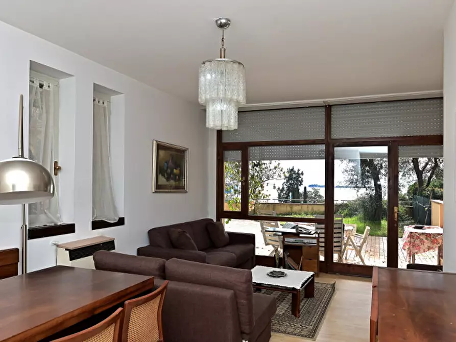 Immagine 11 di Appartamento in vendita  a Gardone Riviera