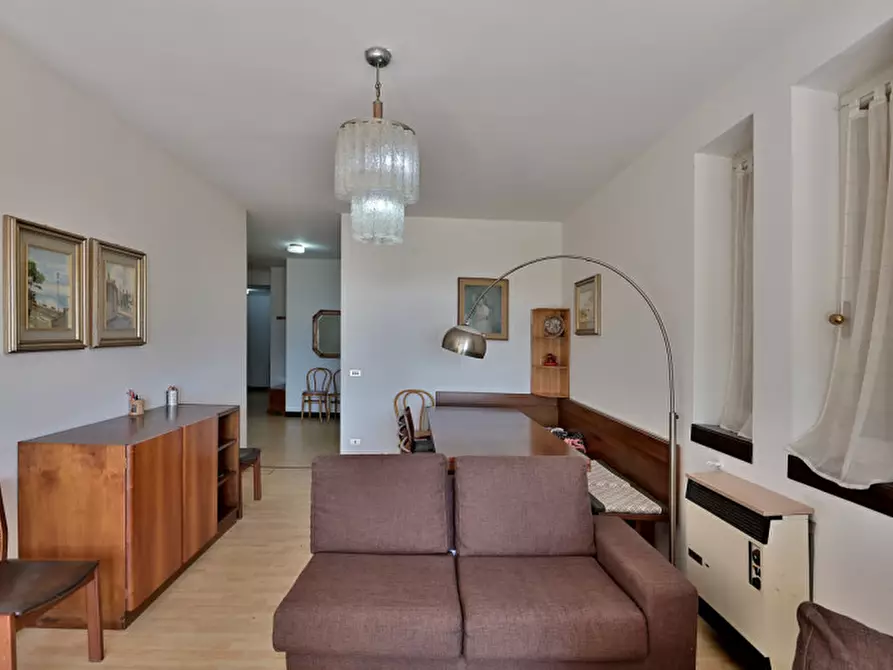 Immagine 12 di Appartamento in vendita  a Gardone Riviera