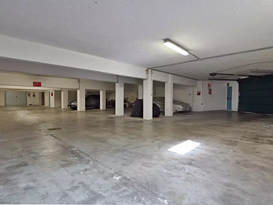 Immagine 26 di Appartamento in vendita  a Gardone Riviera