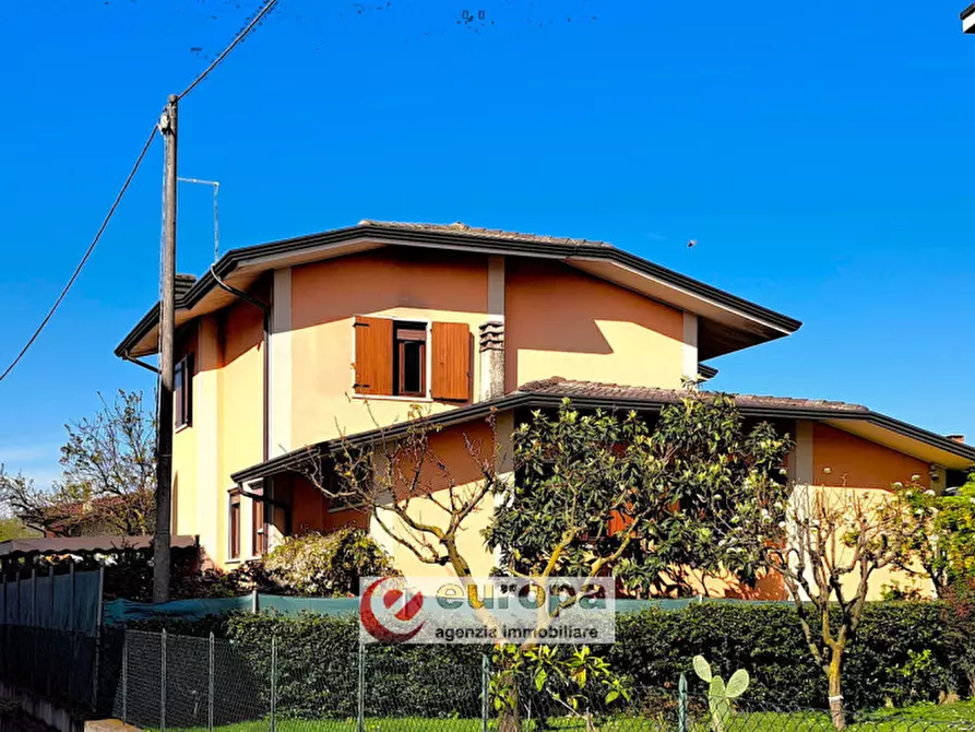 Immagine 1 di Villa in vendita  in Str. Saviabona a Vicenza