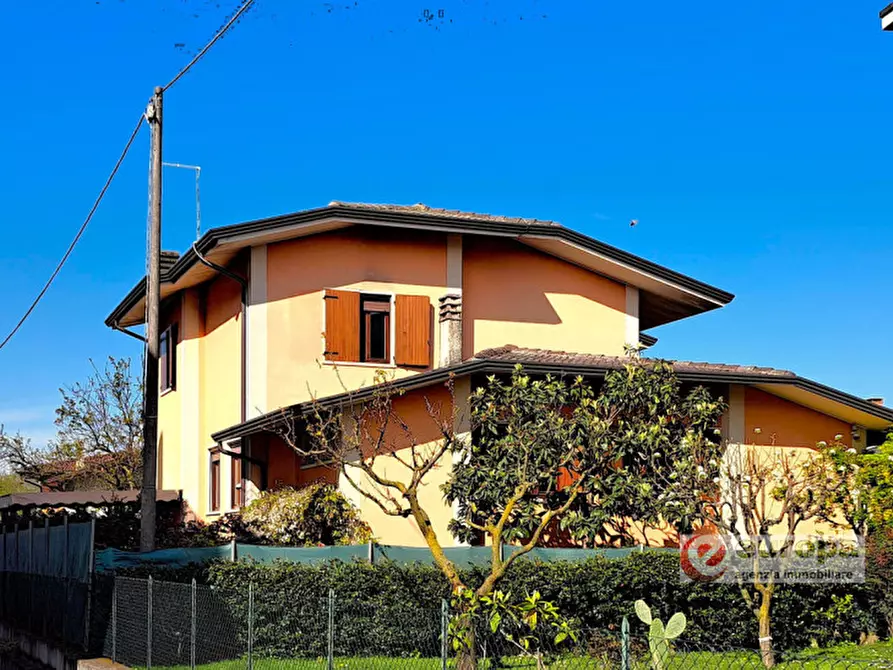 Immagine 1 di Villa in vendita  in Str. Saviabona a Vicenza