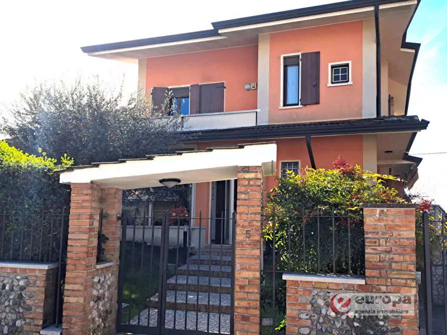 Immagine 3 di Villa in vendita  in Str. Saviabona a Vicenza