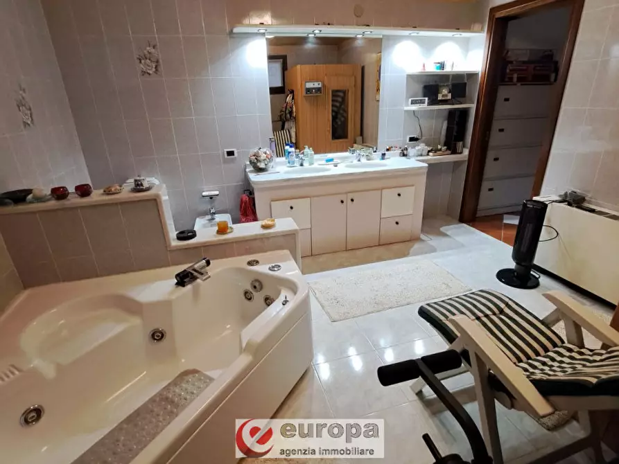 Immagine 29 di Villa in vendita  in Str. Saviabona a Vicenza