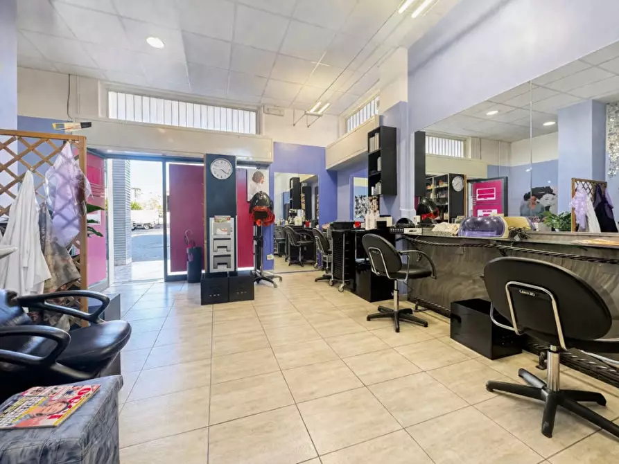 Immagine 2 di Attività commerciale in vendita  in Traversa Decima Villaggio Sereno 4 a Brescia