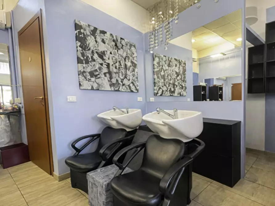 Immagine 3 di Attività commerciale in vendita  in Traversa Decima Villaggio Sereno 4 a Brescia