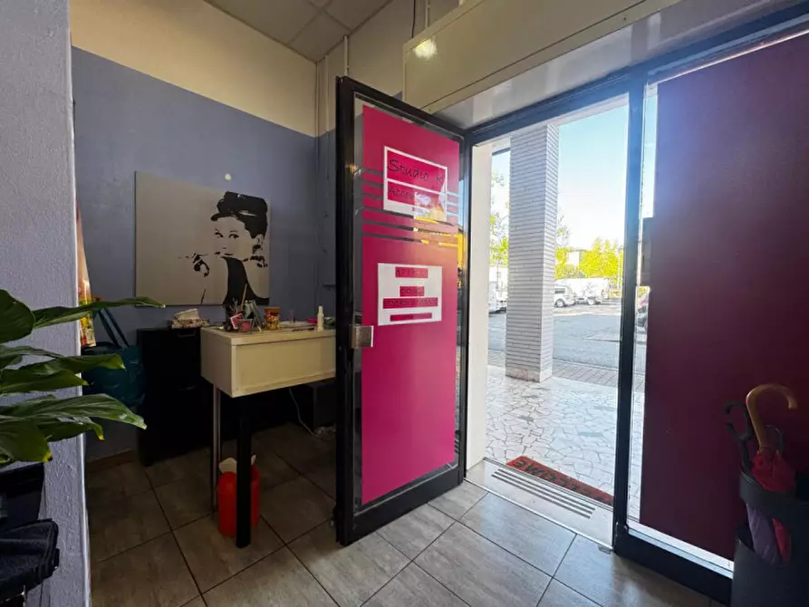 Immagine 9 di Attività commerciale in vendita  in Traversa Decima Villaggio Sereno 4 a Brescia
