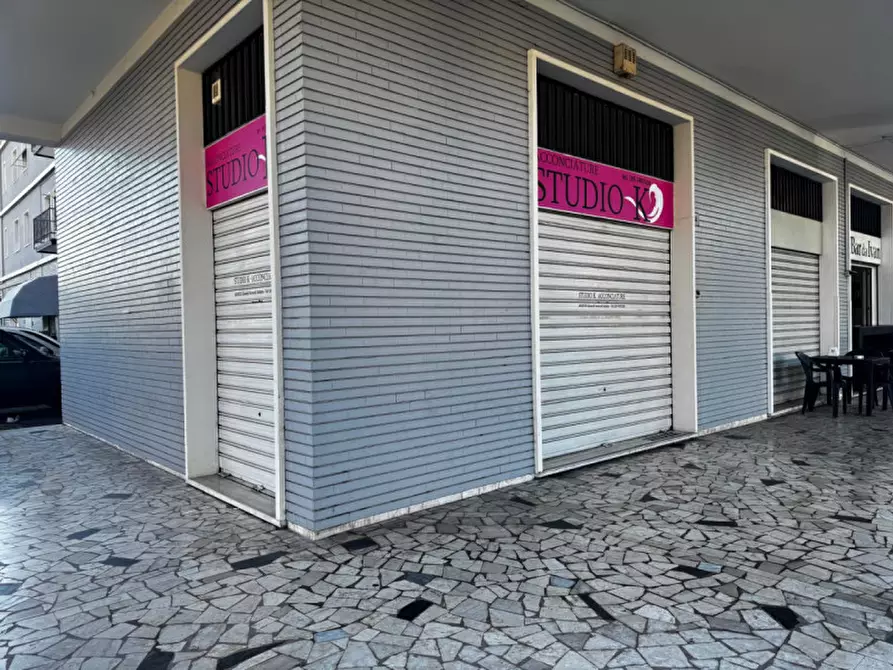 Immagine 10 di Attività commerciale in vendita  in Traversa Decima Villaggio Sereno 4 a Brescia