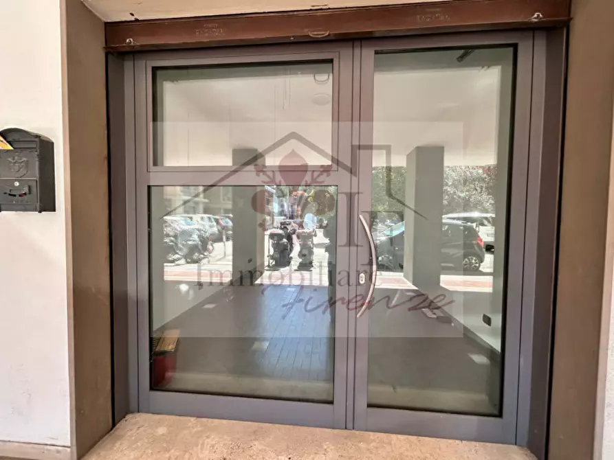 Immagine 10 di Negozio in vendita  in Piazza Pietro Mascagni a Firenze