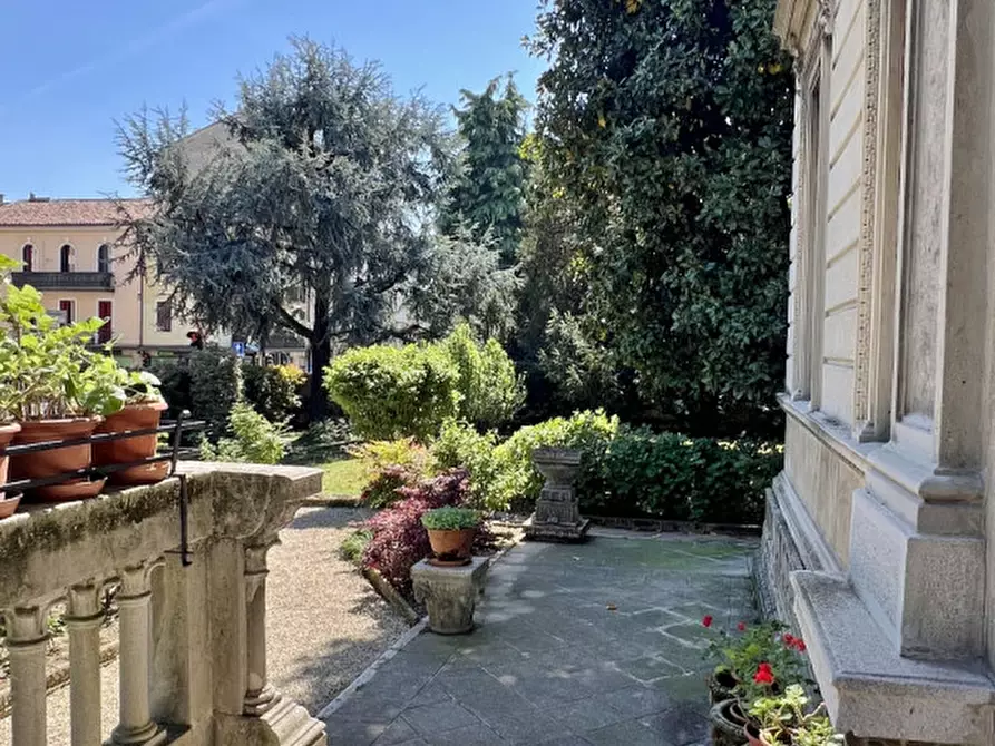 Immagine 2 di Villa in vendita  in Via Legione Antonini, a Vicenza