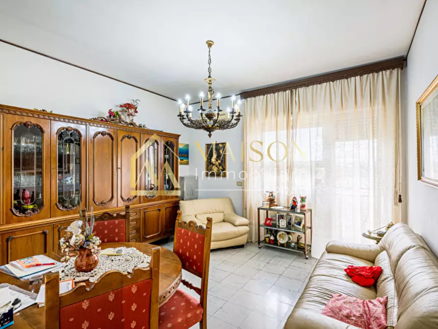 Immagine 3 di Appartamento in vendita  in Lungotevere degli Artigiani a Roma