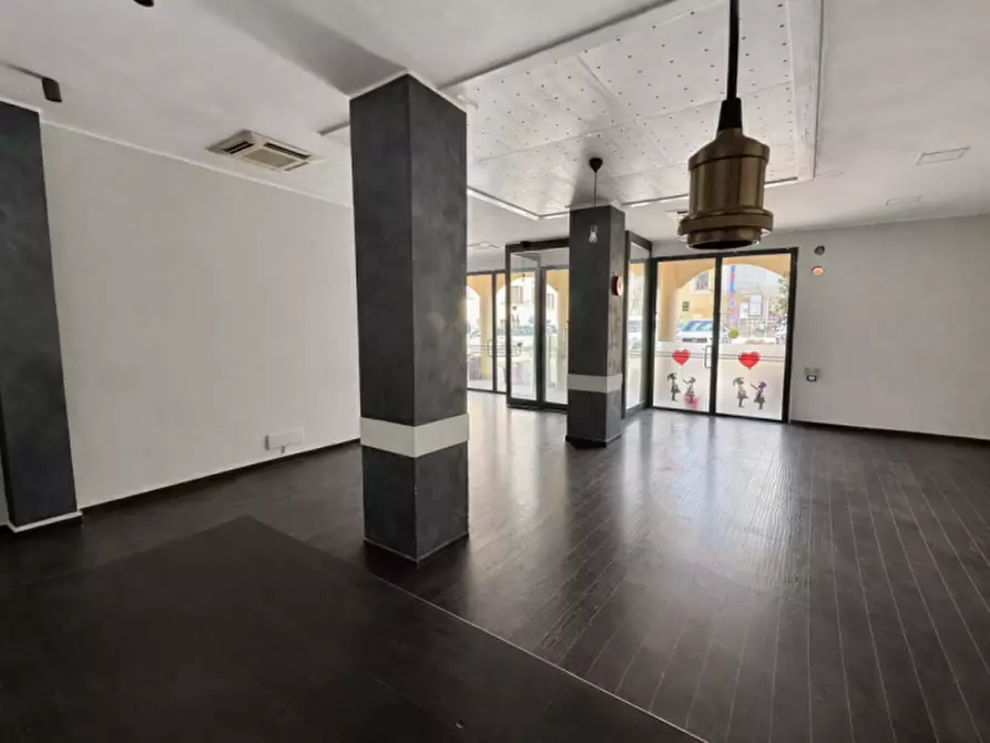 Immagine 10 di Negozio in affitto  in Piazza San Francesco, 5 a Rieti