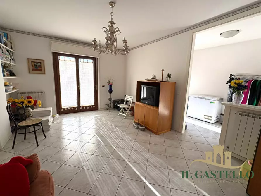 Immagine 1 di Appartamento in vendita  in via roma a Castiglione Del Lago