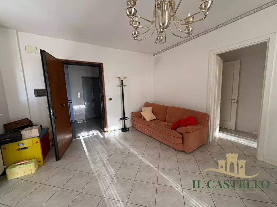 Immagine 2 di Appartamento in vendita  in via roma a Castiglione Del Lago