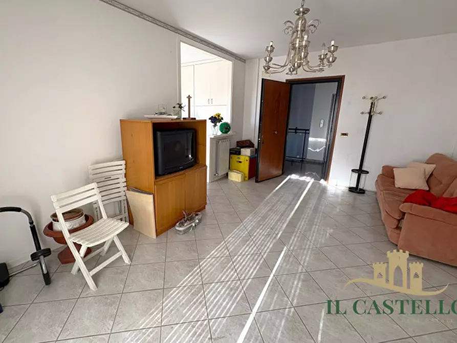 Immagine 4 di Appartamento in vendita  in via roma a Castiglione Del Lago