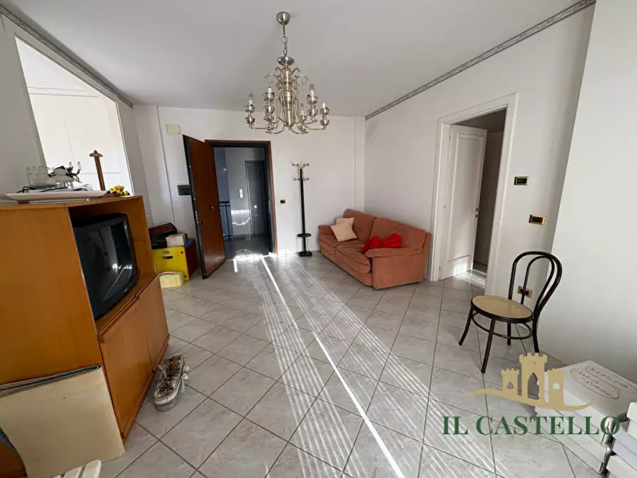 Immagine 5 di Appartamento in vendita  in via roma a Castiglione Del Lago