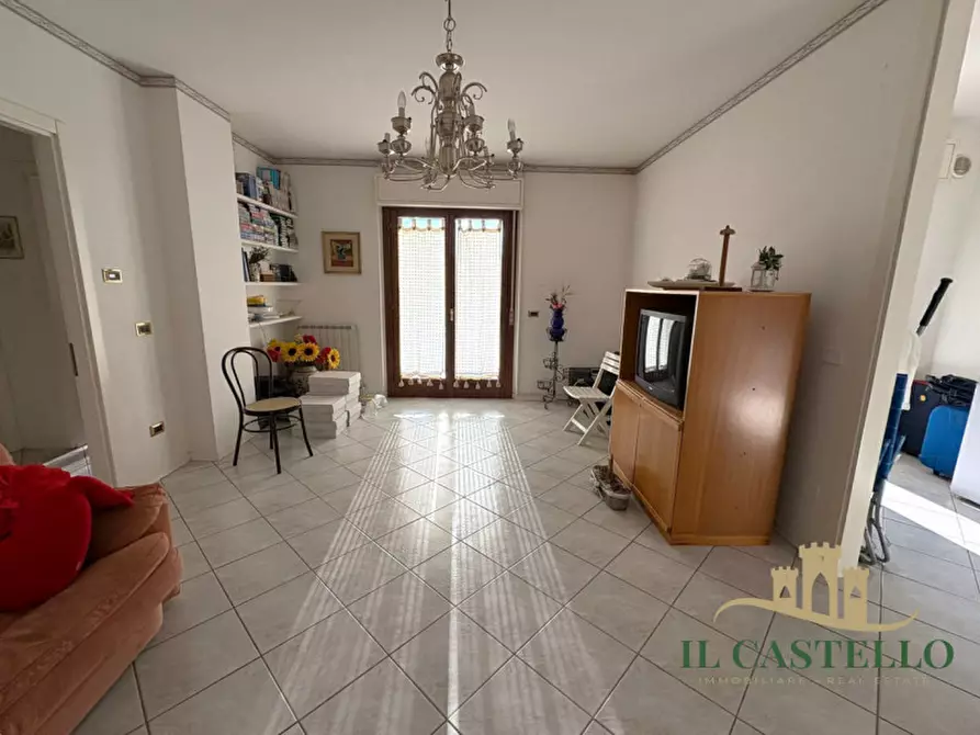 Immagine 6 di Appartamento in vendita  in via roma a Castiglione Del Lago