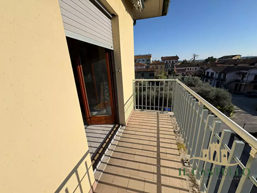 Immagine 7 di Appartamento in vendita  in via roma a Castiglione Del Lago