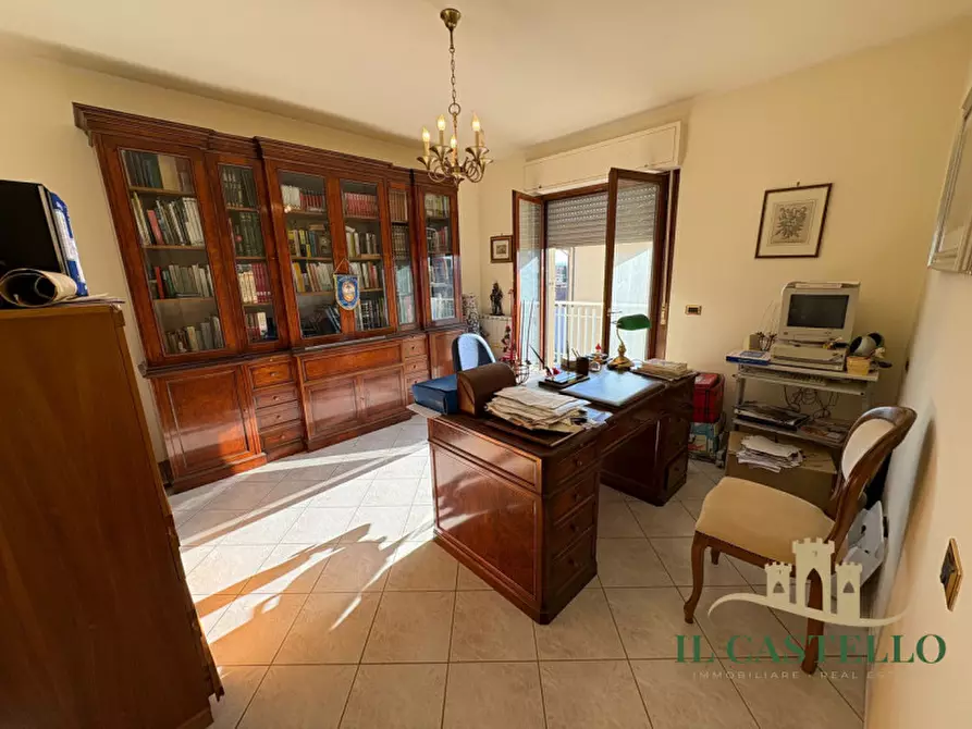 Immagine 8 di Appartamento in vendita  in via roma a Castiglione Del Lago