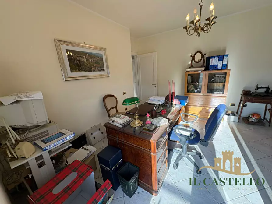 Immagine 11 di Appartamento in vendita  in via roma a Castiglione Del Lago