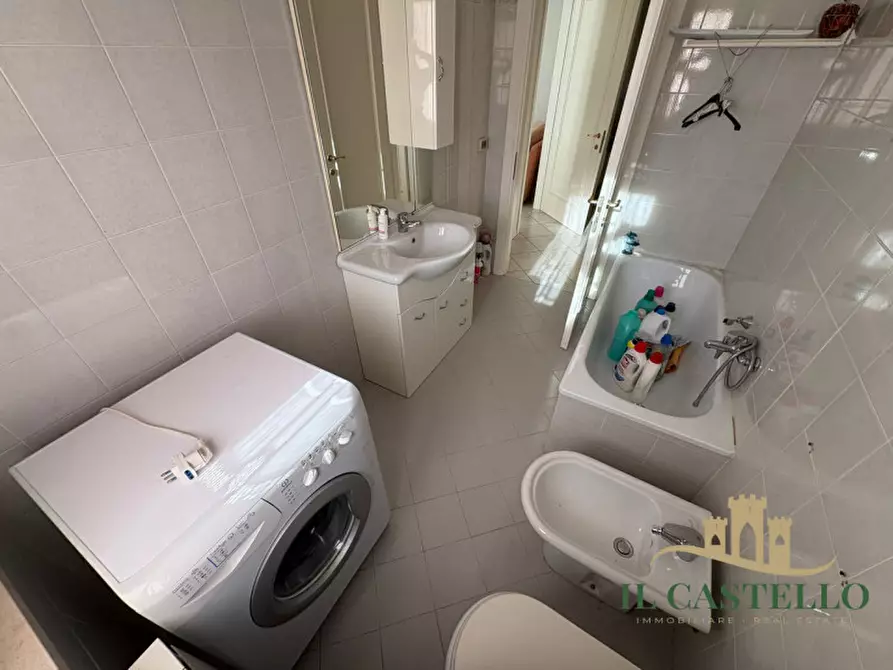 Immagine 14 di Appartamento in vendita  in via roma a Castiglione Del Lago