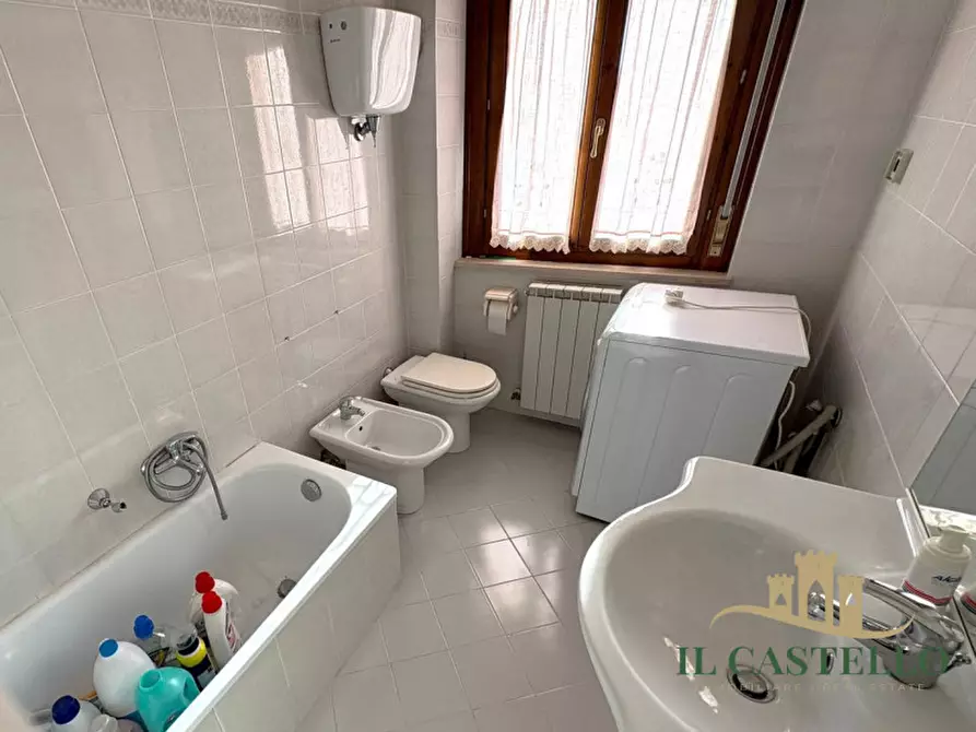 Immagine 15 di Appartamento in vendita  in via roma a Castiglione Del Lago