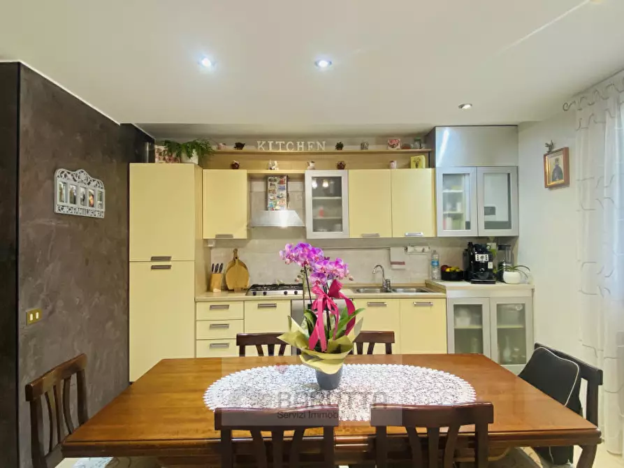 Immagine 5 di Appartamento in vendita  in Via Zucchi  6 a Massanzago