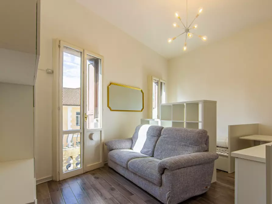 Immagine 1 di Appartamento in vendita  in via ognisanti a Padova