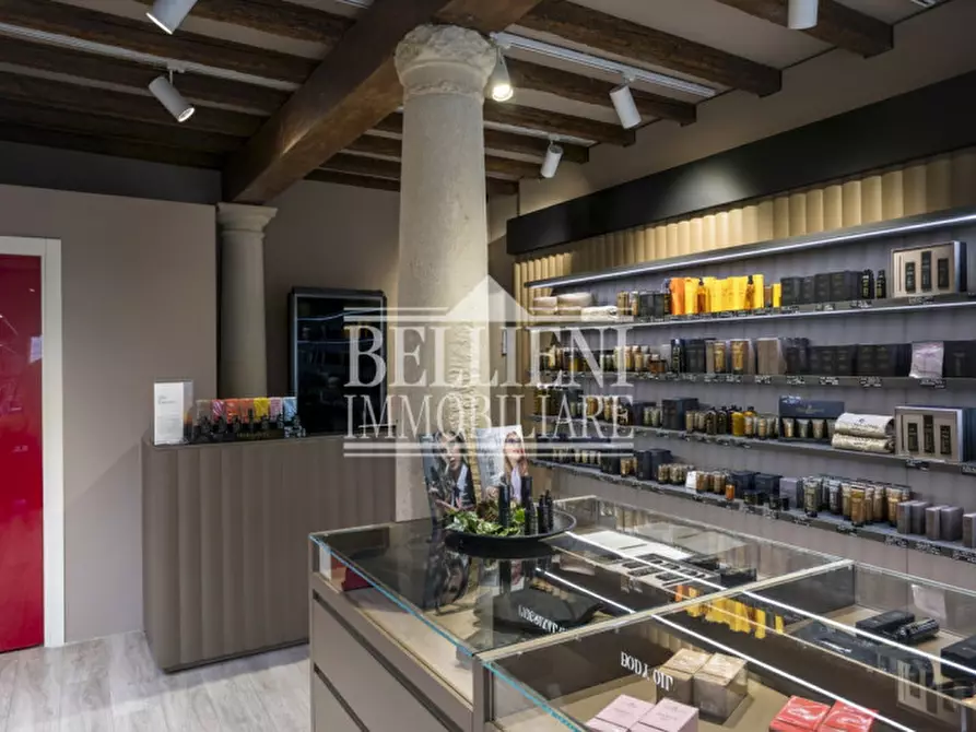 Immagine 1 di Negozio in affitto  in Piazza dei Signori a Vicenza