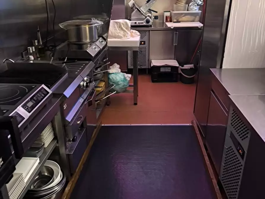 Immagine 9 di Attività commerciale in vendita  in BORGO DEGLI ALBIZI a Firenze