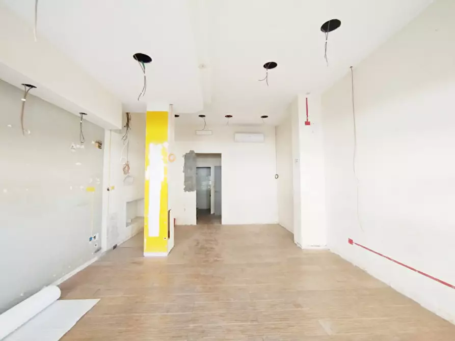 Immagine 2 di Negozio in vendita  in Via Genova 83/M a Torino