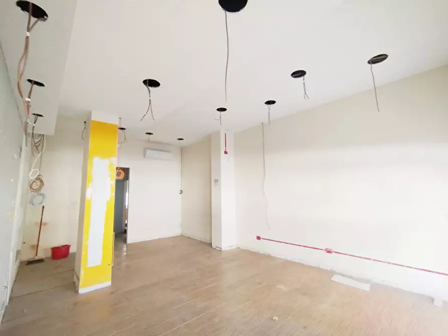 Immagine 5 di Negozio in vendita  in Via Genova 83/M a Torino