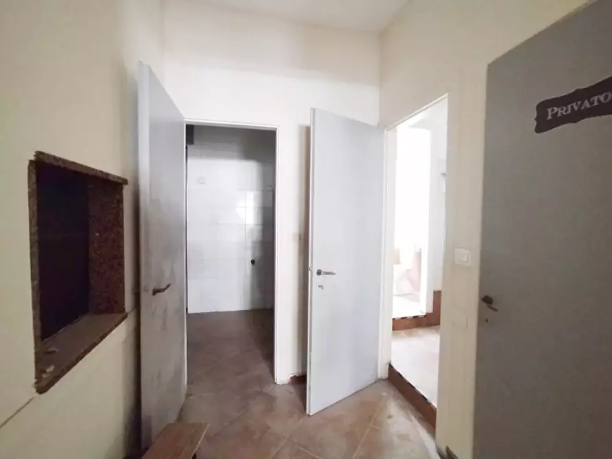 Immagine 8 di Negozio in vendita  in Via Genova 83/M a Torino