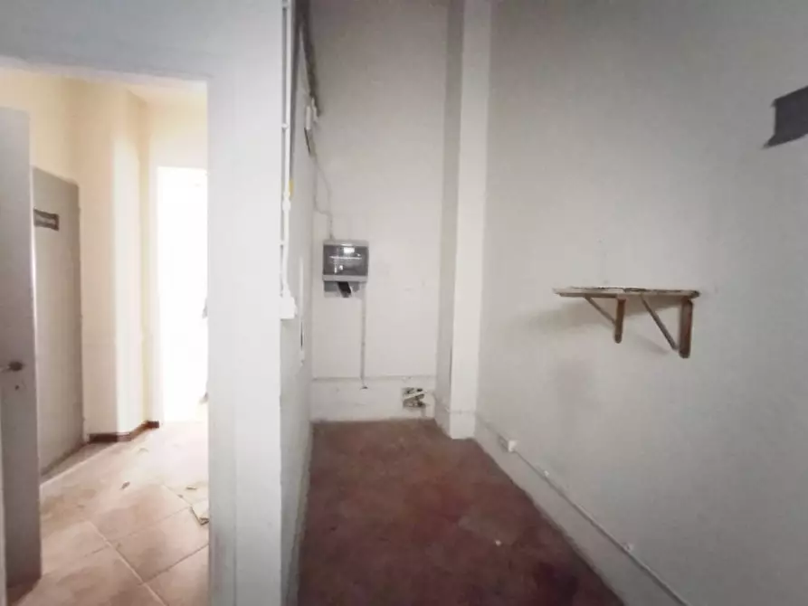 Immagine 11 di Negozio in vendita  in Via Genova 83/M a Torino