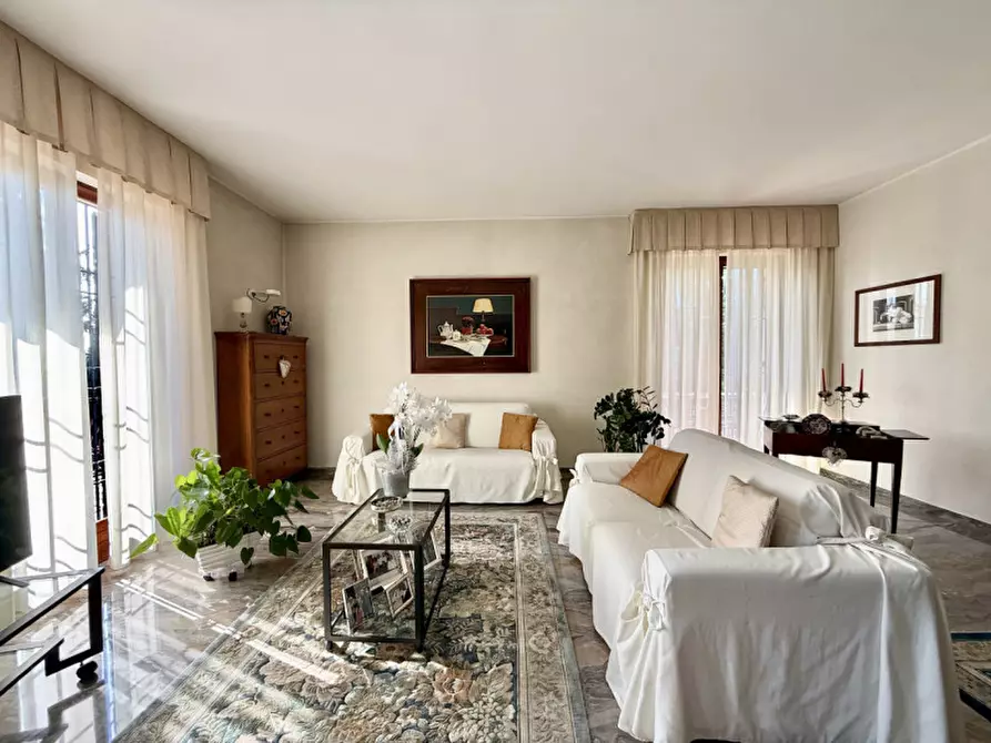 Immagine 1 di Villa in vendita  in Via San Fenzo 2 a Verona