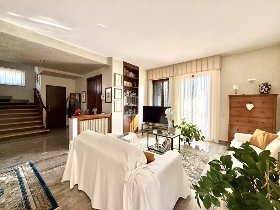 Immagine 3 di Villa in vendita  in Via San Fenzo 2 a Verona