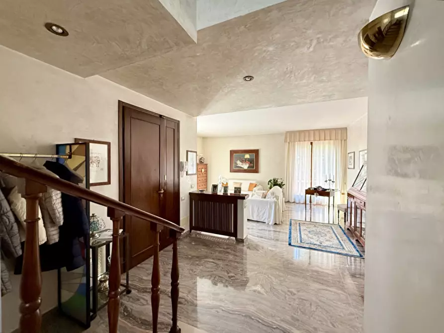 Immagine 4 di Villa in vendita  in Via San Fenzo 2 a Verona