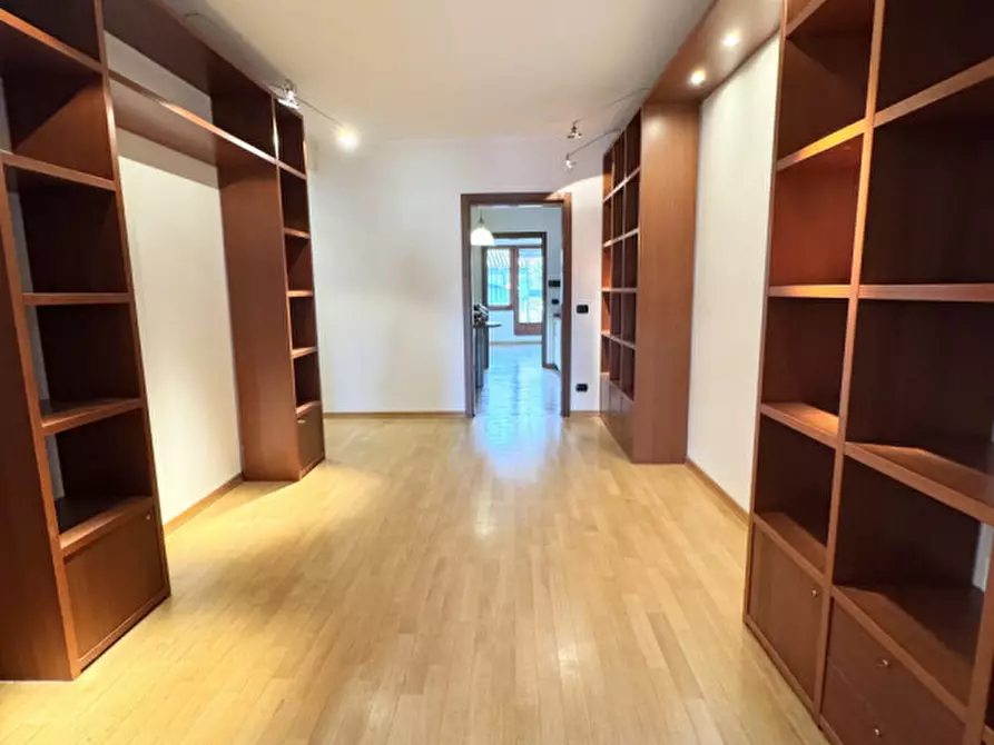 Immagine 11 di Attico in affitto  in Via Andrea Doria a Torino