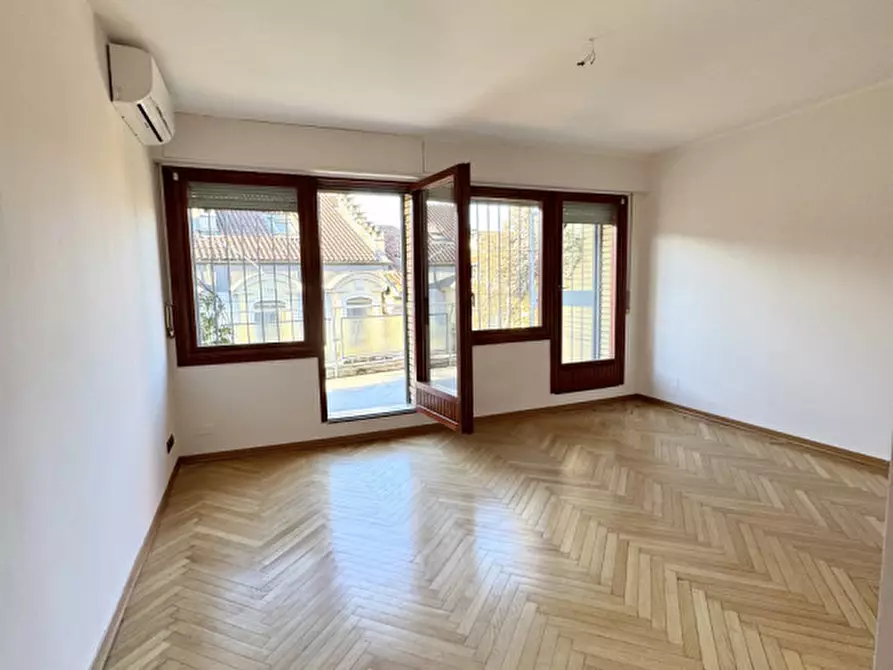 Immagine 27 di Attico in affitto  in Via Andrea Doria a Torino