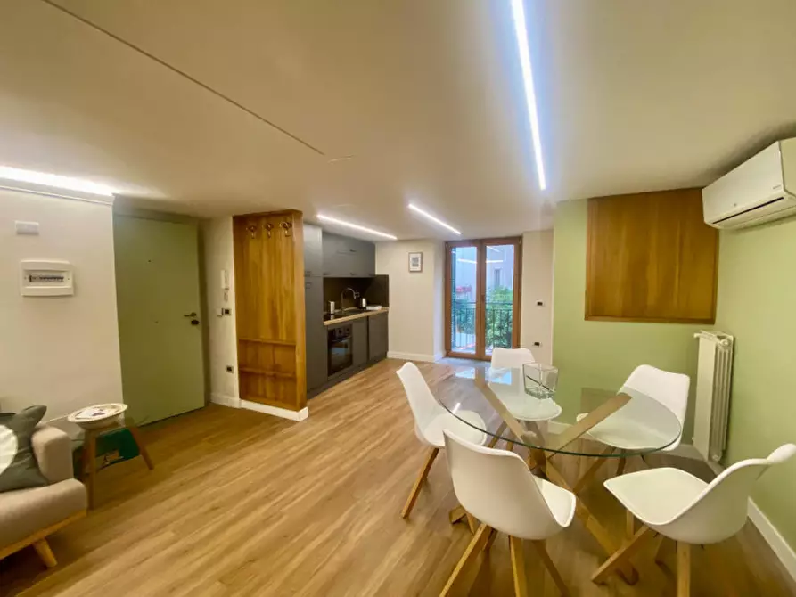 Immagine 12 di Appartamento in affitto  in via san carlo alle mortelle 2 a Napoli