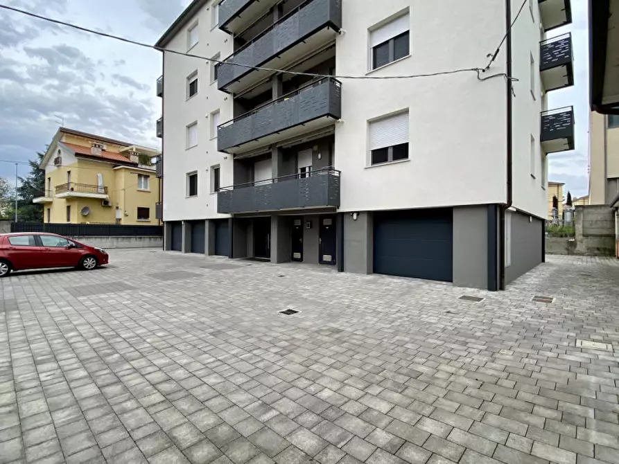 Immagine 34 di Appartamento in vendita  in Viale della Pace a Vicenza