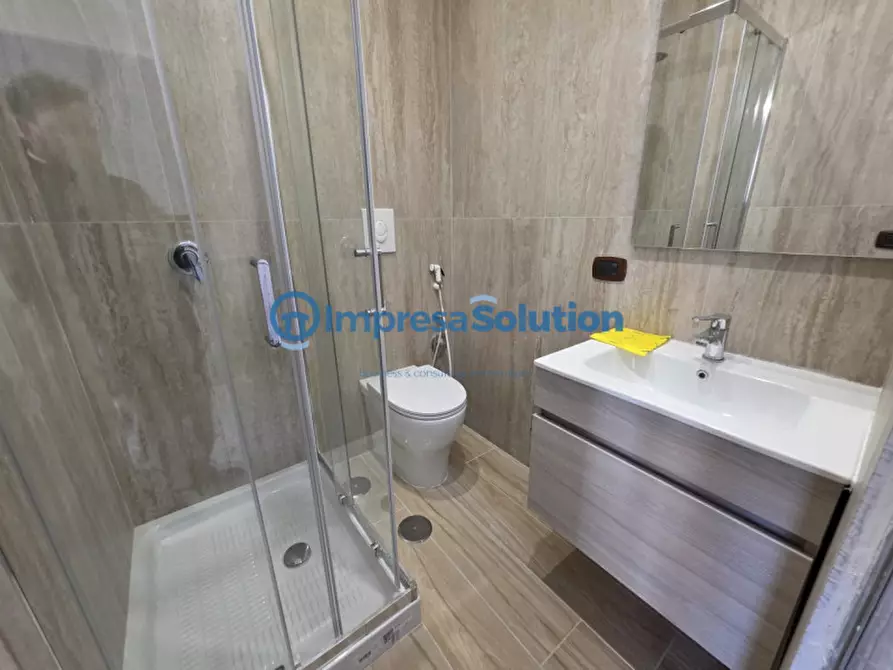 Immagine 14 di Camera in affitto  in Via Consalvo a Napoli